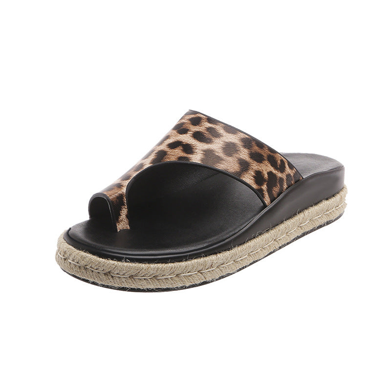 Thick Sole Slippers Women Leopard Print Toe Loop Sandals Large Size Woven Flat Shoes Wholesale
